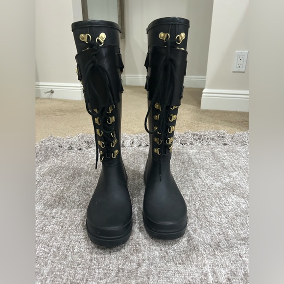 Tory Burch, knee-high rubber boots with gold hardware. Size 7 - Picture 10 of 11